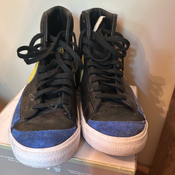 - Nike Blazer Mid Peace, Love and Basketball - Picture 2 of 4